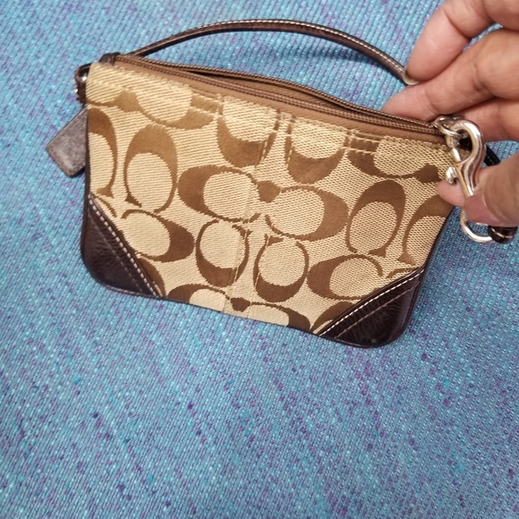 COACH  signature wristlet - Picture 4 of 5